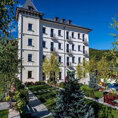Hotel Carolin Calimanesti Exterior foto